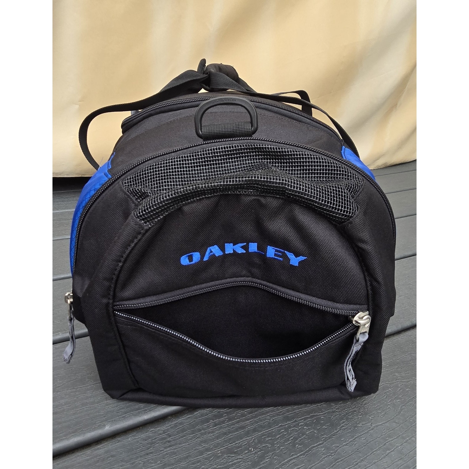 New Y2k Vintage Original Y2k Oakley Large Duffel Bag Tactical Gym Travel Tech — image 7 of 8
